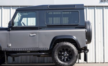 Land Rover Defender 90 Autobiography Edition 27