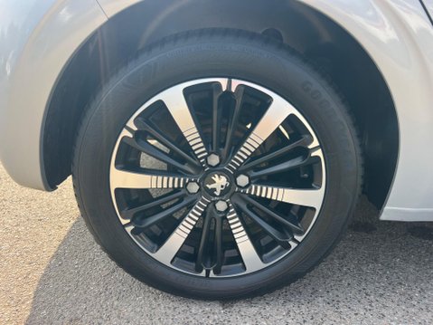 Peugeot 208 1.2 PureTech Allure Premium Euro 6 5dr 18