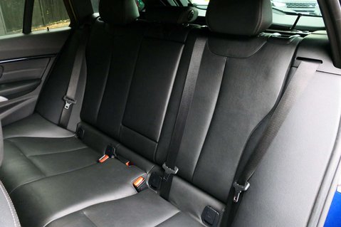 BMW 3 Series 2.0 320i Sport Auto 5dr 23