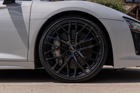 Audi R8 5.2 FSI V10 Plus S Tronic quattro Euro 6 (s/s) 2dr 17