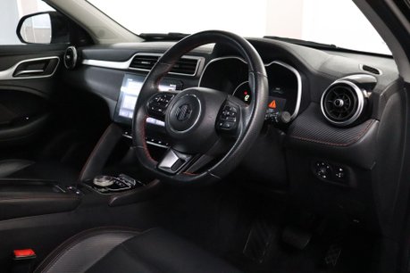 MG ZS TROPHY 5