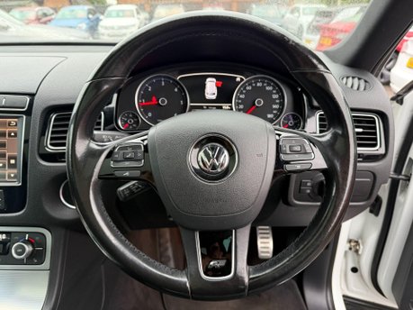 Volkswagen Touareg 3.0 TDI V6 BlueMotion Tech R-Line Tiptronic 4WD Euro 6 (s/s) 5dr 17