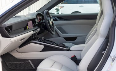 Porsche 911 (992) Carrera 4S 16