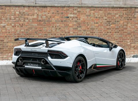 Lamborghini Huracan Spyder LP640-4 Performante 7
