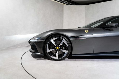 Ferrari 12Cilindri COUPE. HISTORIC PAINTWORK. PASSENGER DISPLAY. LIFT. PANO ROOF. CARBON INT. 11