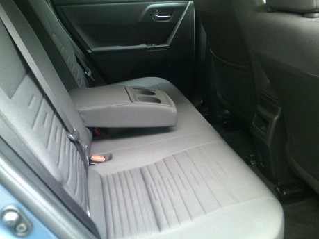 Toyota Auris VVT-I BUSINESS EDITION ONLY 13,000 MILES FROM NEW 8