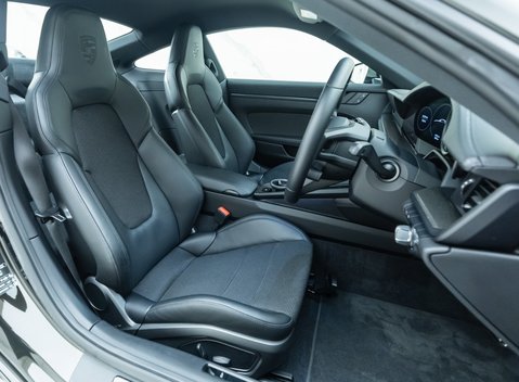 Porsche 911 GT3 Touring (992) 15