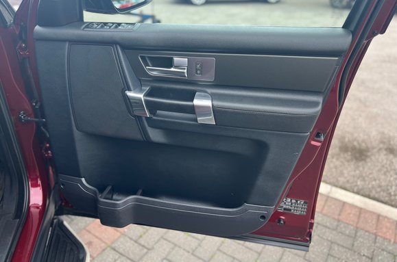 Land Rover Discovery SDV6 SE AUTO 7 SEATER 25
