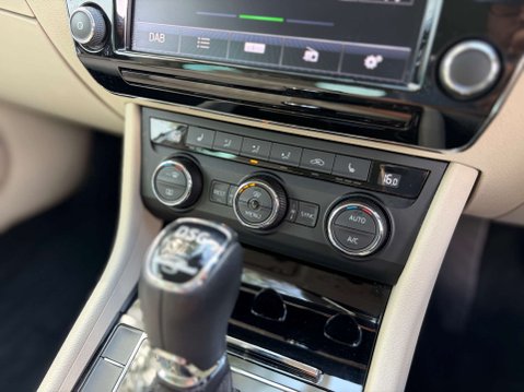 Skoda Superb 2.0 Superb Laurin & Klement TSi Semi-Auto 5dr 23