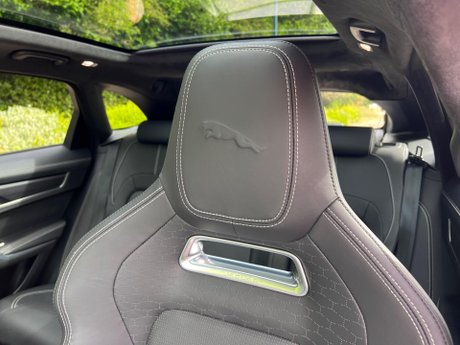 Jaguar F-Pace 2.0 D200 MHEV R-Dynamic HSE Black Auto AWD Euro 6 (s/s) 5dr 31