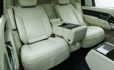 Land Rover Range Rover D350 AUTOBIOGRAPHY LWB 18