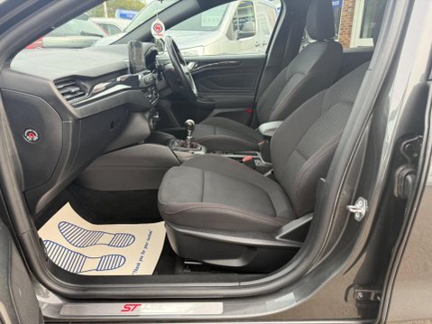 Ford Focus 1.0T EcoBoost ST-Line Euro 6 (s/s) 5dr 16