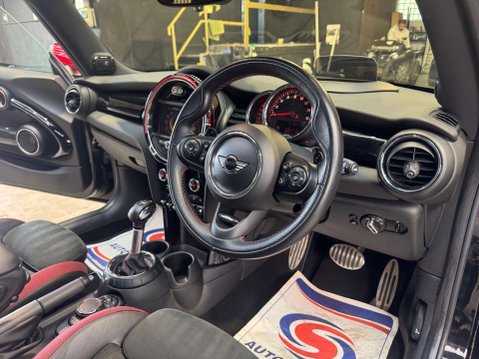 Mini Hatch 2.0 John Cooper Works Auto 3dr 3