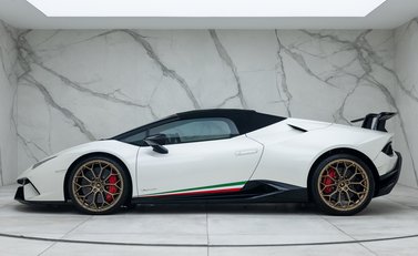 Lamborghini Huracan Spyder LP640-4 Performante 4