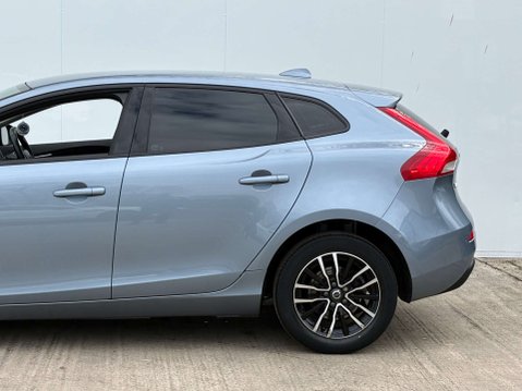 Volvo V40 2.0 V40 R-Design Edition T2 5dr 57