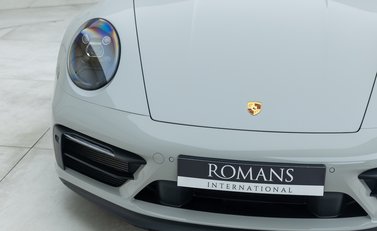 Porsche 911 Carrera 4 GTS (992) 27