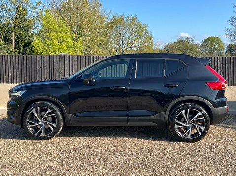 Volvo XC40 B4 R-DESIGN PRO MHEV 4