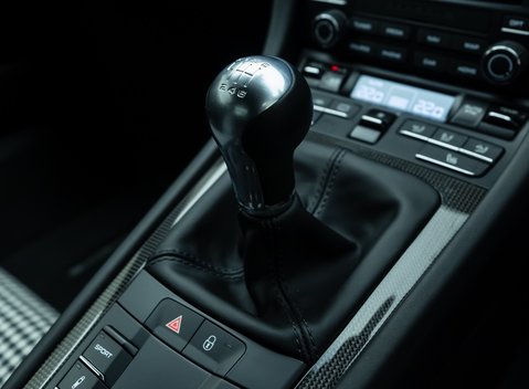 Porsche 911 GT3 Touring (991.2) 22