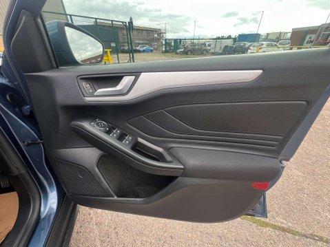 Ford Focus 1.0 Focus Zetec 5dr - NATIONAL DELIVERY* 29