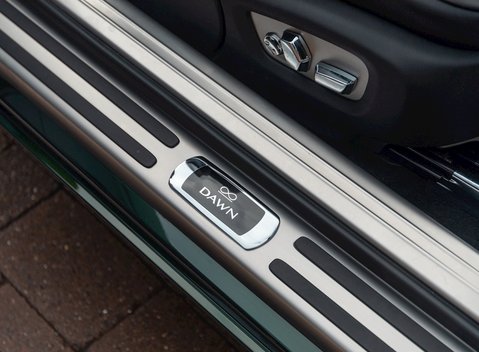 Rolls-Royce Dawn Black Badge 24