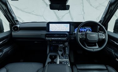 Toyota Land Cruiser Invincible 22