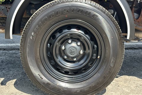 Toyota Hilux Active 4WD Ecb Arborous Tipper Truck - New Body 27