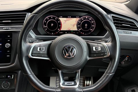 Volkswagen Tiguan R LINE TSI BMT 4MOTION DSG -RARE LEATHER INTERIOR -CAMERA -APPLE CARPLAY  8