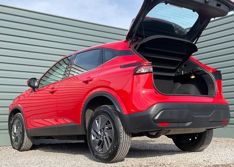 Nissan Qashqai DIG-T ACENTA PREMIUM MHEV 17