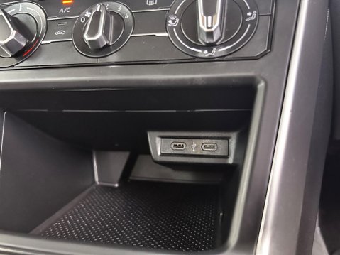 Volkswagen Polo LIFE TSI DSG 9