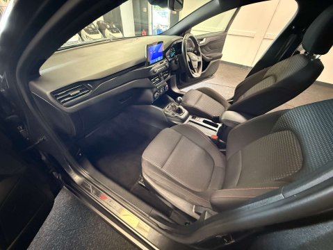 Ford Focus 1.0 Focus  ST-Line Edition MHEV 5dr 44