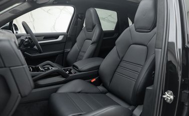 Porsche Cayenne TURBO E-HYBRID 18