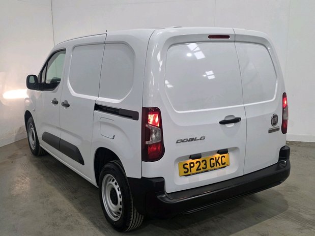 Fiat Doblo DOBLO L1 DIESEL 1.5 Blue HDi 650kg 100 Van 11