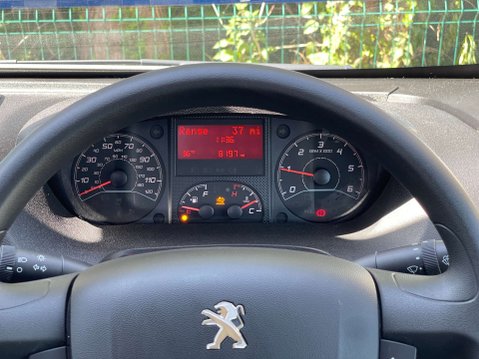 Peugeot Boxer L3H2 17-Seat Lightweight Non-D1 minibus with A/C, Cruise, Nav, Sensors, Tel 31