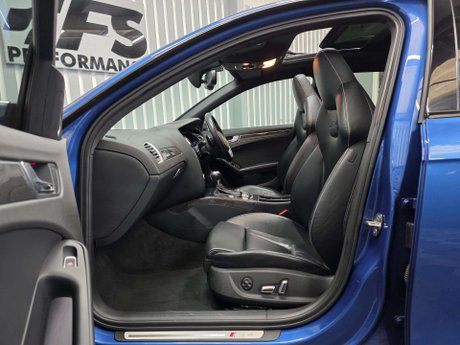 Audi RS4 4.2 FSI V8 Estate 5dr Petrol S Tronic quattro Euro 5 (450 ps) 51