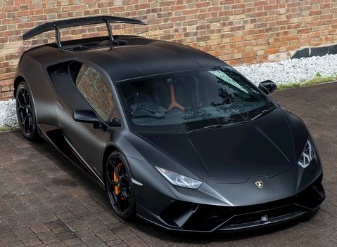 Lamborghini Huracan LP640-4 Performante 8
