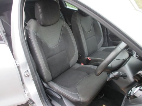 Renault Clio 0.9 TCe Play Euro 6 (s/s) 5dr 21