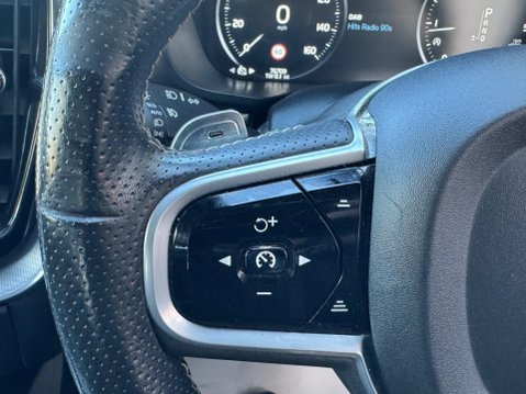 Volvo XC60 2.0 D5 PowerPulse R-Design Auto AWD Euro 6 (s/s) 5dr 32