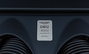 Aston Martin DB12 Volante 41