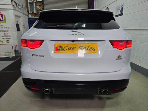 Jaguar F-Pace 3.0 D300 V6 S Auto AWD Euro 6 (s/s) 5dr 8