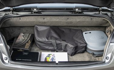 Aston Martin Vanquish S Volante 35