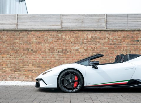 Lamborghini Huracan Spyder LP640-4 Performante 25