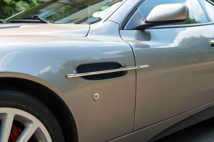 Aston Martin Vanquish 9