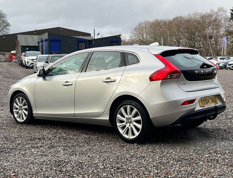 Volvo V40 1.6 V40 SE Luxury D2 Auto 5dr 6