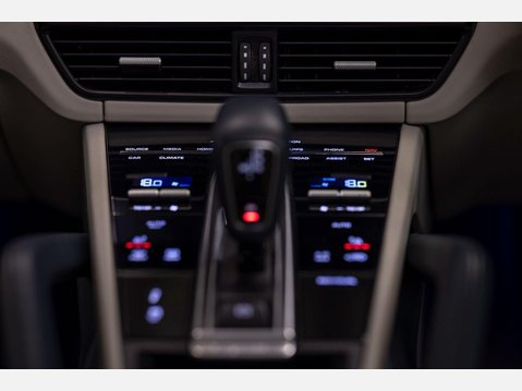 Porsche Cayenne 3.0 V6 E-Hybrid 17.9kWh Platinum Edition TiptronicS 4WD Euro 6 (s/s) 5dr (3 66