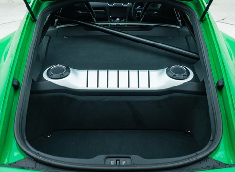 Porsche Cayman GT4 (718) 38