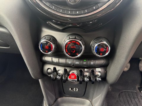 Mini Hatch 1.5 Cooper Euro 6 (s/s) 3dr 21