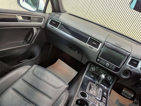 Volkswagen Touareg 3.0 Touareg V6 R-Line+ TDI BlueMotion Technology Auto 4WD 5dr 51