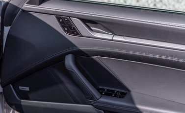 Porsche 911 (992) Carrera 4S 23