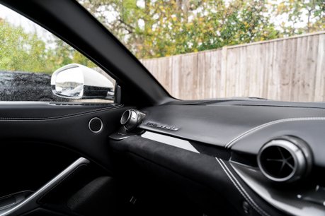 Ferrari F12 Berlinetta 4-LAYER BIANCO ITALIA PAINTWORK. CARBON FIBRE INTERIOR. JBL SOUND SYSTEM. 10