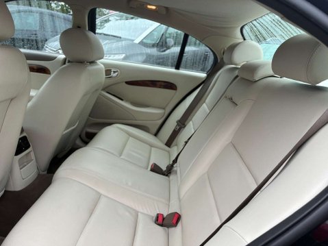 Jaguar S-Type 2.7D V6 SE Saloon 4dr Diesel Automatic (179 g/km, 206 bhp) 10